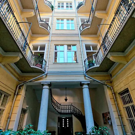 Comfortable Flat Next Parliament